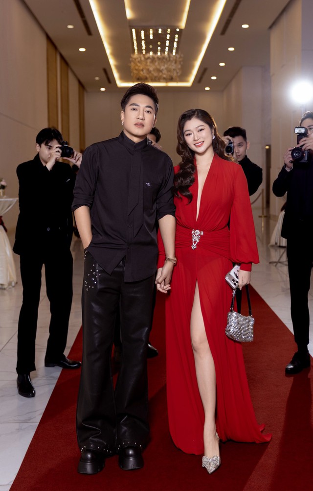 Showbiz Việt chưa ai giấu kỹ như đôi này: Đăng ký kết hôn, sinh con đầu lòng cả năm chẳng ai hay biết!- Ảnh 7.