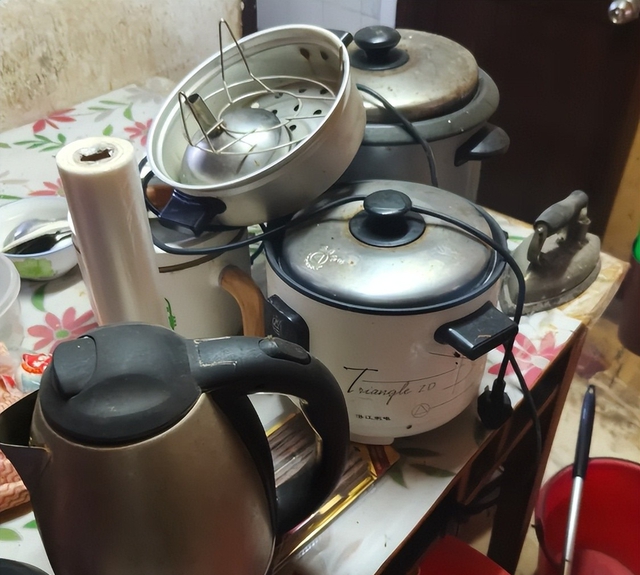 Tôi xin thề danh dự: Buông bỏ 6 món "rác nhà” trước khi sang năm 2026 - Ảnh 4. Tôi xin thề danh dự: Buông bỏ 6 món "rác nhà” trước khi sang năm 2026 - Ảnh 4.