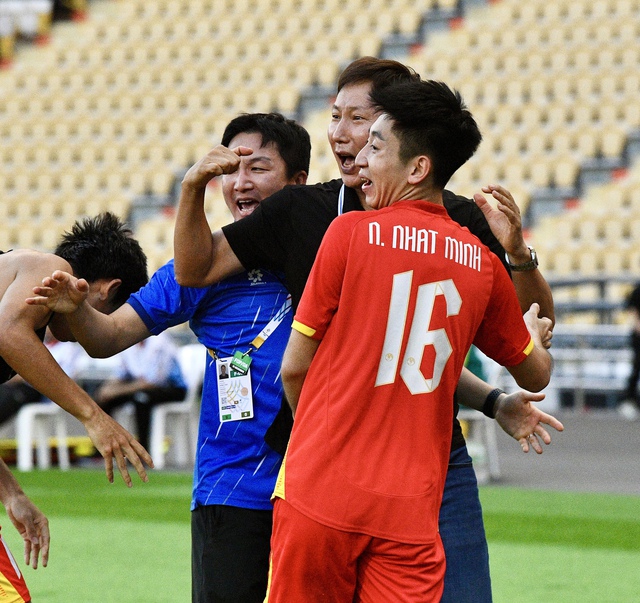 Việt Nam đấu Thái Lan chung kết SEA Games, HLV Kim Sang-sik: "Mong trọng tài công tâm"- Ảnh 1. Việt Nam đấu Thái Lan chung kết SEA Games, HLV Kim Sang-sik: "Mong trọng tài công tâm"- Ảnh 1.