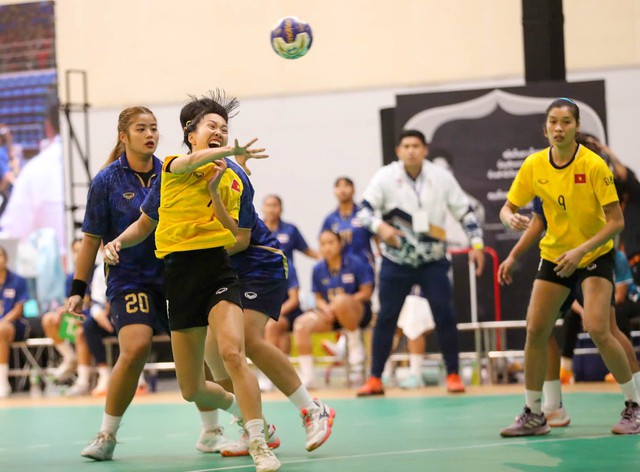 Bùng nổ cảm xúc SEA Games 33: Hạ Thái Lan giành HCV, cầu thủ bóng ném Việt Nam khóc nức nở vì hạnh phúc- Ảnh 7.