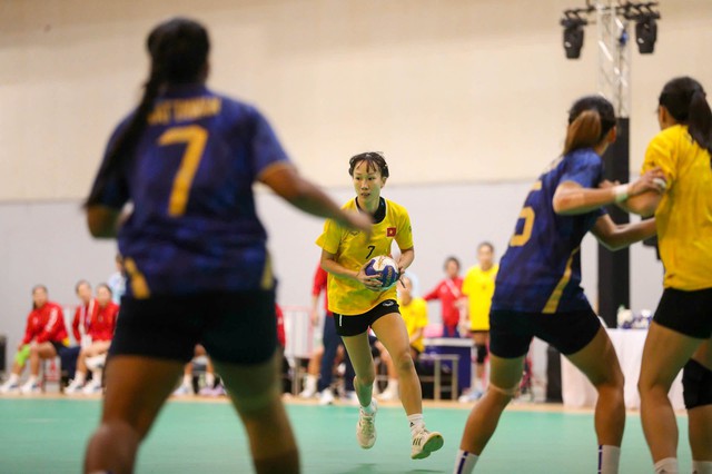 Bùng nổ cảm xúc SEA Games 33: Hạ Thái Lan giành HCV, cầu thủ bóng ném Việt Nam khóc nức nở vì hạnh phúc- Ảnh 8.