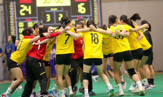 Bùng nổ cảm xúc SEA Games 33: Hạ Thái Lan giành HCV, cầu thủ bóng ném Việt Nam khóc nức nở vì hạnh phúc- Ảnh 5.