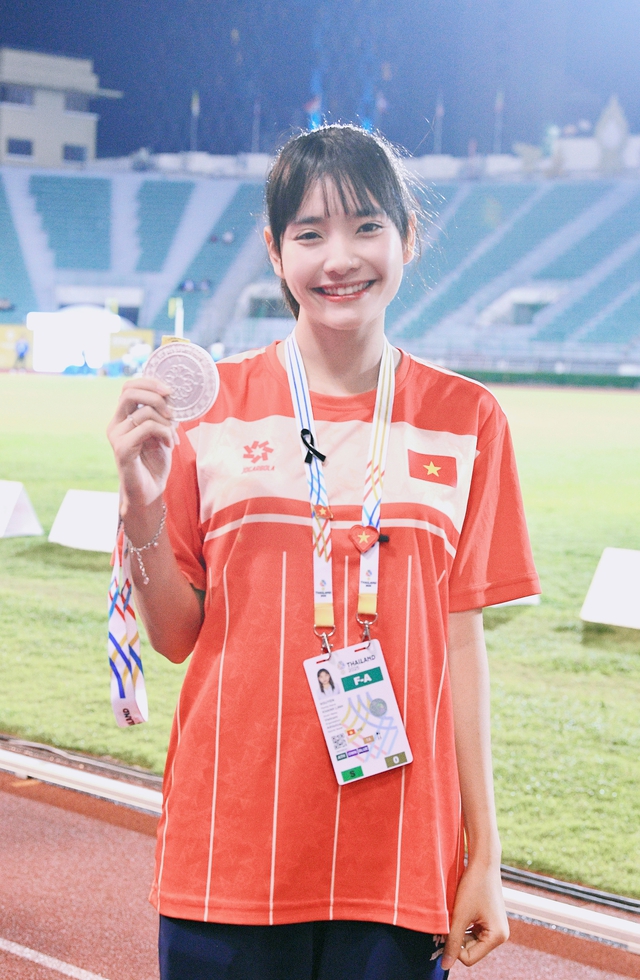 Gặp hotgirl Việt Nam 19 tuổi hot rần rần trên báo Thái Lan, thẹn thùng khi được gọi là "nàng tiên điền kinh"- Ảnh 1. Gặp hotgirl Việt Nam 19 tuổi hot rần rần trên báo Thái Lan, thẹn thùng khi được gọi là "nàng tiên điền kinh"- Ảnh 1.