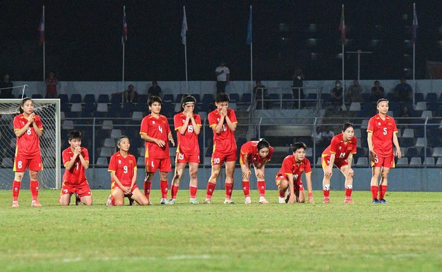 Đêm SEA Games đầy uất ức của Bích Thuỳ: Mất trắng bàn thắng, phản ứng gắt vì bị thay ra, rơi nước mắt bất lực- Ảnh 24. Đêm SEA Games đầy uất ức của Bích Thuỳ: Mất trắng bàn thắng, phản ứng gắt vì bị thay ra, rơi nước mắt bất lực- Ảnh 24.