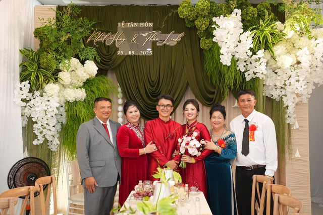 176 cây vàng, sổ đỏ khách sạn và biệt thự, kim cương, tiền tỷ trong 4 đám cưới khủng năm 2025- Ảnh 5. 176 cây vàng, sổ đỏ khách sạn và biệt thự, kim cương, tiền tỷ trong 4 đám cưới khủng năm 2025- Ảnh 5.