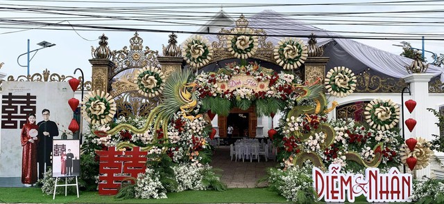 176 cây vàng, sổ đỏ khách sạn và biệt thự, kim cương, tiền tỷ trong 4 đám cưới khủng năm 2025- Ảnh 3. 176 cây vàng, sổ đỏ khách sạn và biệt thự, kim cương, tiền tỷ trong 4 đám cưới khủng năm 2025- Ảnh 3.