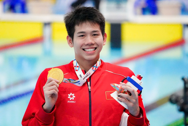 MXH điên đảo với pha nháy mắt chuẩn nam thần của kình ngư Việt Nam- Ảnh 1.