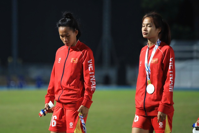 Thương lắm những đôi mắt đượm buồn của đội tuyển nữ Việt Nam!- Ảnh 15. Thương lắm những đôi mắt đượm buồn của đội tuyển nữ Việt Nam!- Ảnh 15.