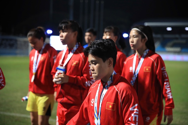 Thương lắm những đôi mắt đượm buồn của đội tuyển nữ Việt Nam!- Ảnh 14. Thương lắm những đôi mắt đượm buồn của đội tuyển nữ Việt Nam!- Ảnh 14.