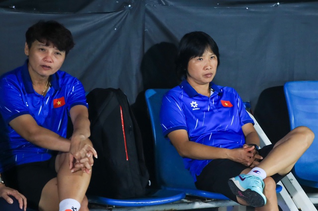 Thương lắm những đôi mắt đượm buồn của đội tuyển nữ Việt Nam!- Ảnh 9. Thương lắm những đôi mắt đượm buồn của đội tuyển nữ Việt Nam!- Ảnh 9.