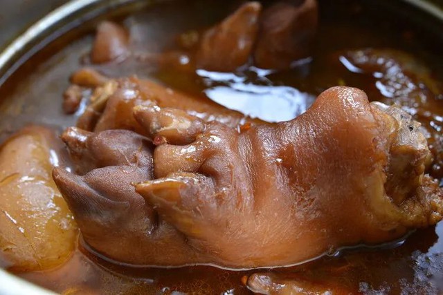 Ngày càng nhiều người bị nhồi máu não, bác sĩ nghẹ ngào: Ăn ít 4 món ngon "nút lưỡi" này đi thôi!- Ảnh 2.