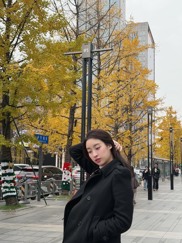 Đỗ Mỹ Linh khoe visual xinh đẹp giữa tin đồn mang thai lần 2, chồng Chủ tịch nói 1 câu đủ thấy cực yêu vợ- Ảnh 3.