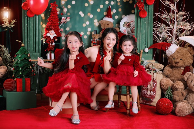 Mê mẩn 3 thiên thần nhà Khánh Thi-Phan Hiển: Cậu cả điển trai, cô hai sang chảnh, út cưng Lisa xinh yêu như búp bê!- Ảnh 5.