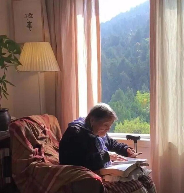 Lặng người trước ngôi nhà của cụ bà 92 tuổi: Tự chăm sóc mình, già đi thanh thản, không phiền hà con cháu- Ảnh 8. Lặng người trước ngôi nhà của cụ bà 92 tuổi: Tự chăm sóc mình, già đi thanh thản, không phiền hà con cháu- Ảnh 8.