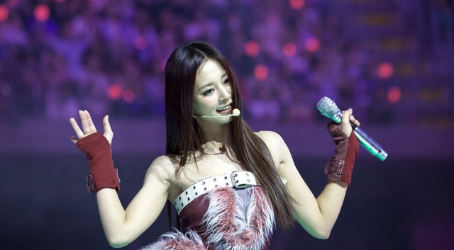 Mất 10 năm mới thấy mỹ nhân đẹp nhất thế giới tỏa sáng hơn bao giờ hết- Ảnh 5. Mất 10 năm mới thấy mỹ nhân đẹp nhất thế giới tỏa sáng hơn bao giờ hết- Ảnh 5.