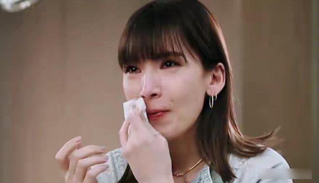 Sao nữ kém sắc bị netizen công kích dữ dội hơn 10 năm vì cưới nam thần đẹp nhất showbiz- Ảnh 2. Sao nữ kém sắc bị netizen công kích dữ dội hơn 10 năm vì cưới nam thần đẹp nhất showbiz- Ảnh 2.