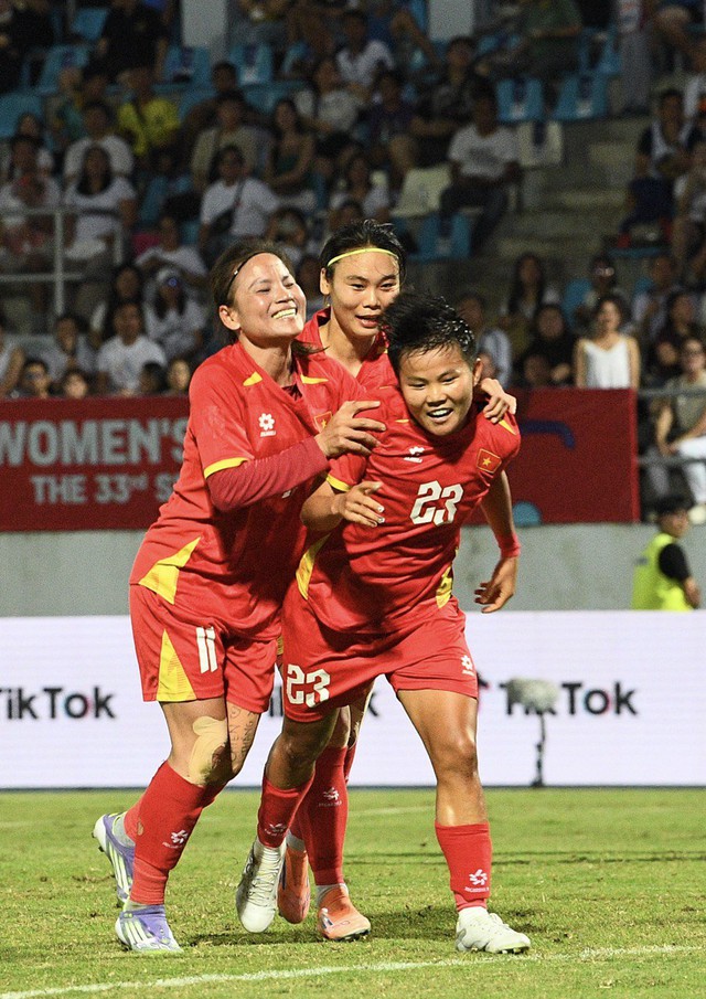 Bích Thùy: "Trọng tài đã đánh cắp bàn thắng đẹp nhất sự nghiệp của tôi"- Ảnh 1. Bích Thùy: "Trọng tài đã đánh cắp bàn thắng đẹp nhất sự nghiệp của tôi"- Ảnh 1.