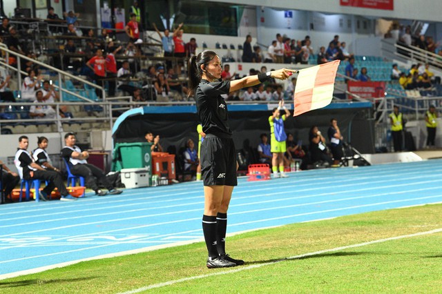 Bích Thùy: "Trọng tài đã đánh cắp bàn thắng đẹp nhất sự nghiệp của tôi"- Ảnh 2. Bích Thùy: "Trọng tài đã đánh cắp bàn thắng đẹp nhất sự nghiệp của tôi"- Ảnh 2.