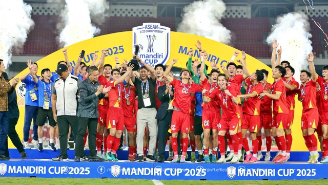 "Cú ăn ba" lịch sử Đông Nam Á của HLV Kim Sang-sik, ngay cả ông Park Hang-seo cũng không có được- Ảnh 2.