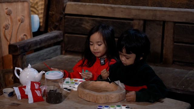 Đạo diễn show "Cha con vạn dặm" chia sẻ quan điểm thẳng: Đọc nhiều sách dạy con nhưng thấy không phù hợp với mình!- Ảnh 3. Đạo diễn show "Cha con vạn dặm" chia sẻ quan điểm thẳng: Đọc nhiều sách dạy con nhưng thấy không phù hợp với mình!- Ảnh 3.