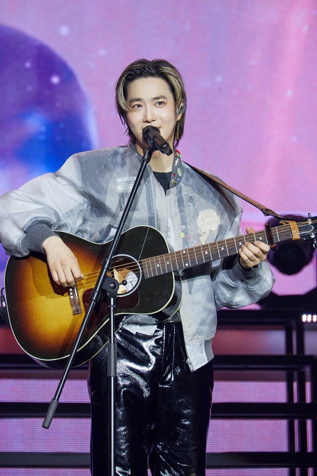 Sao hạng A hết thời: Ế vé đến mức hủy show, phải “phông bạt” cả đám đông tham dự- Ảnh 1. Sao hạng A hết thời: Ế vé đến mức hủy show, phải “phông bạt” cả đám đông tham dự- Ảnh 1.