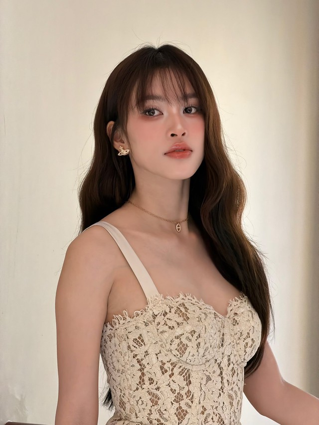Tìm ra mỹ nhân Việt đu trend "trạm tỷ" đỉnh nhất, nhan sắc "ngàn năm có một" khiến gần 2 triệu người bấn loạn- Ảnh 7. Tìm ra mỹ nhân Việt đu trend "trạm tỷ" đỉnh nhất, nhan sắc "ngàn năm có một" khiến gần 2 triệu người bấn loạn- Ảnh 7.