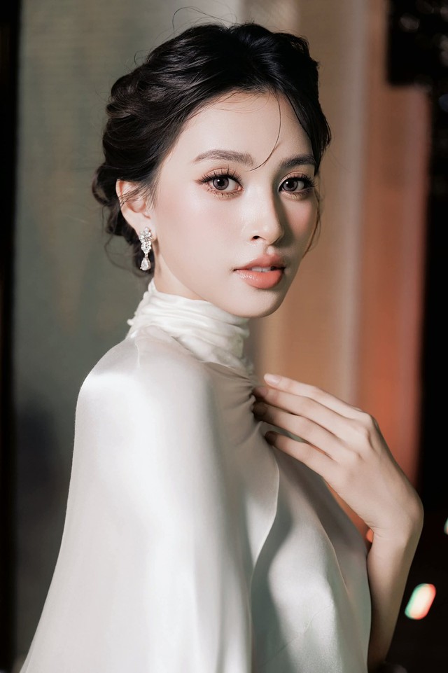 Tìm ra mỹ nhân Việt đu trend "trạm tỷ" đỉnh nhất, nhan sắc "ngàn năm có một" khiến gần 2 triệu người bấn loạn- Ảnh 6. Tìm ra mỹ nhân Việt đu trend "trạm tỷ" đỉnh nhất, nhan sắc "ngàn năm có một" khiến gần 2 triệu người bấn loạn- Ảnh 6.