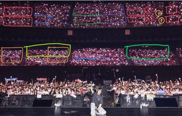 Sao hạng A hết thời: Ế vé đến mức hủy show, phải “phông bạt” cả đám đông tham dự- Ảnh 2. Sao hạng A hết thời: Ế vé đến mức hủy show, phải “phông bạt” cả đám đông tham dự- Ảnh 2.