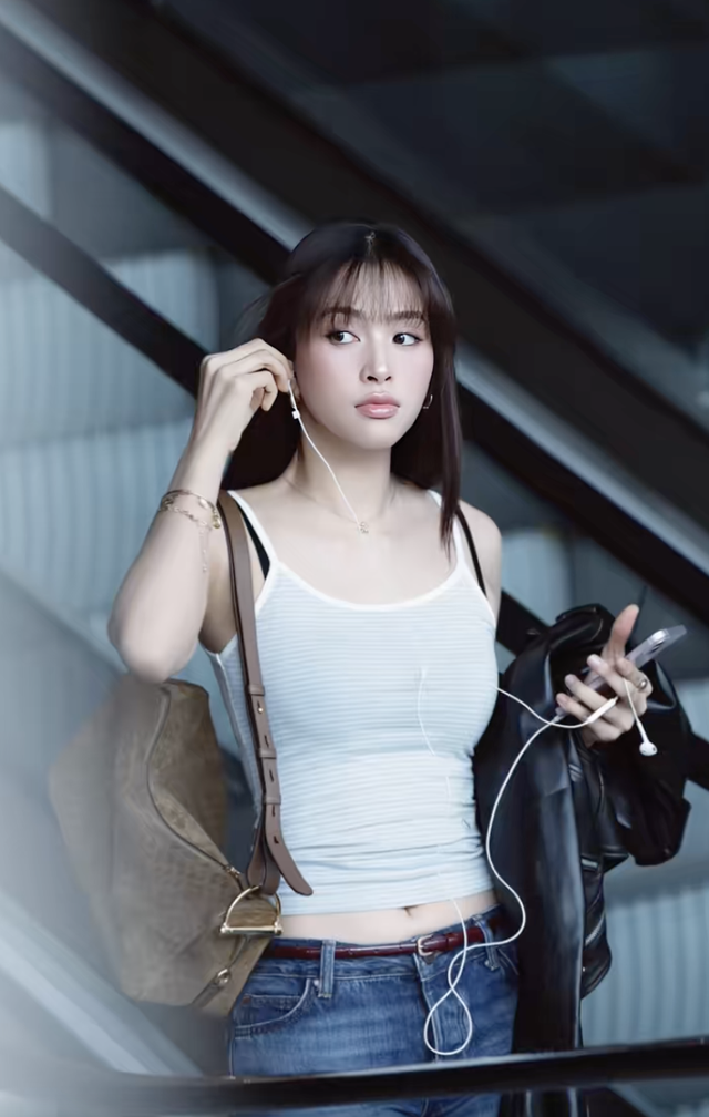 Tìm ra mỹ nhân Việt đu trend "trạm tỷ" đỉnh nhất, nhan sắc "ngàn năm có một" khiến gần 2 triệu người bấn loạn- Ảnh 2. Tìm ra mỹ nhân Việt đu trend "trạm tỷ" đỉnh nhất, nhan sắc "ngàn năm có một" khiến gần 2 triệu người bấn loạn- Ảnh 2.