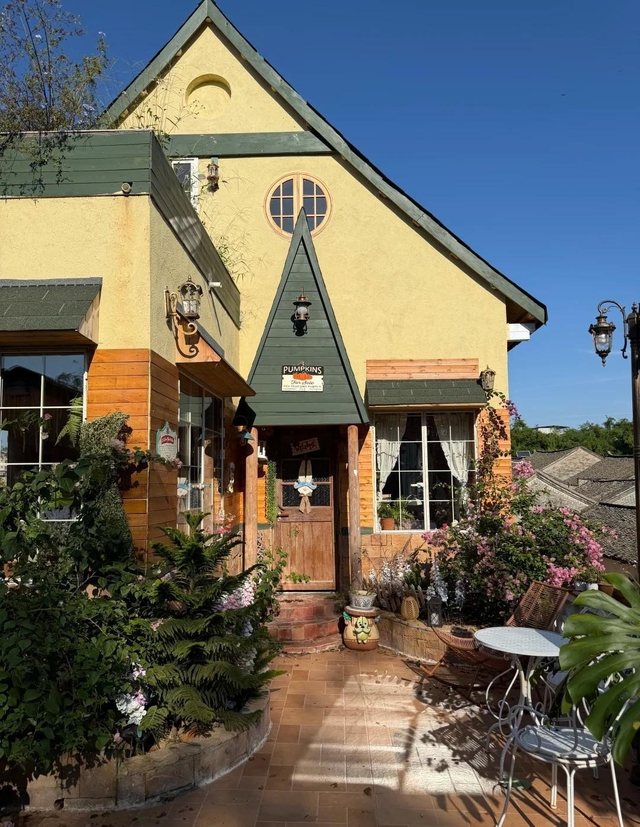 Cụ bà 70 tuổi thầm lặng sống trong căn nhà nhỏ: Tự chăm sóc bản thân, không làm gánh nặng cho con cháu- Ảnh 1. Cụ bà 70 tuổi thầm lặng sống trong căn nhà nhỏ: Tự chăm sóc bản thân, không làm gánh nặng cho con cháu- Ảnh 1.