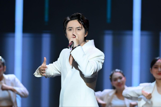 Nam rapper vừa “tốt nghiệp” Rap Việt đã ghi dấu tại sự kiện cấp Quốc gia, khoe ca khúc mới ai nghe cũng xúc động- Ảnh 2. Nam rapper vừa “tốt nghiệp” Rap Việt đã ghi dấu tại sự kiện cấp Quốc gia, khoe ca khúc mới ai nghe cũng xúc động- Ảnh 2.