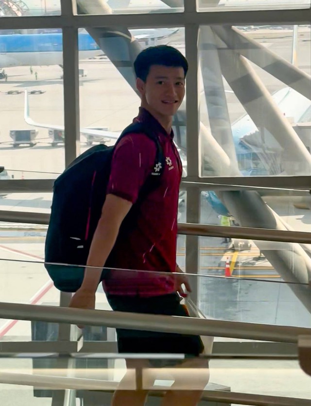 Tóm dính thủ môn 1m91 điển trai gây sốt cõi mạng đi mua sắm, sao U22 Việt Nam mang theo mũ cối về nước- Ảnh 8. Tóm dính thủ môn 1m91 điển trai gây sốt cõi mạng đi mua sắm, sao U22 Việt Nam mang theo mũ cối về nước- Ảnh 8.