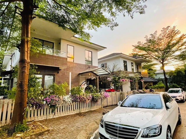 Nữ ca sĩ Việt 40 tuổi tự sinh con, không lấy chồng, ở biệt thự 20 tỷ- Ảnh 3. Nữ ca sĩ Việt 40 tuổi tự sinh con, không lấy chồng, ở biệt thự 20 tỷ- Ảnh 3.