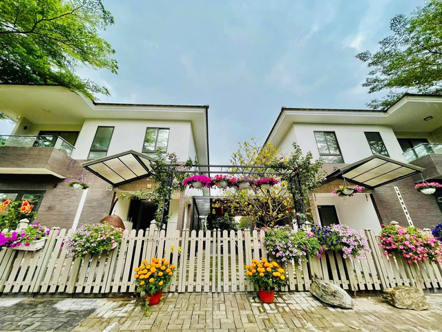 Nữ ca sĩ Việt 40 tuổi tự sinh con, không lấy chồng, ở biệt thự 20 tỷ- Ảnh 4. Nữ ca sĩ Việt 40 tuổi tự sinh con, không lấy chồng, ở biệt thự 20 tỷ- Ảnh 4.