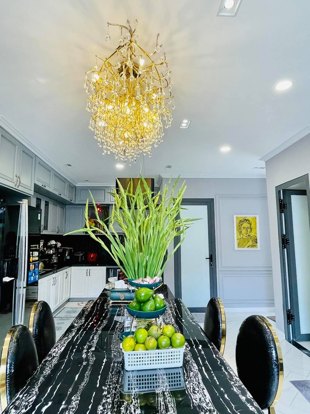 Nữ ca sĩ Việt 40 tuổi tự sinh con, không lấy chồng, ở biệt thự 20 tỷ- Ảnh 14. Nữ ca sĩ Việt 40 tuổi tự sinh con, không lấy chồng, ở biệt thự 20 tỷ- Ảnh 14.