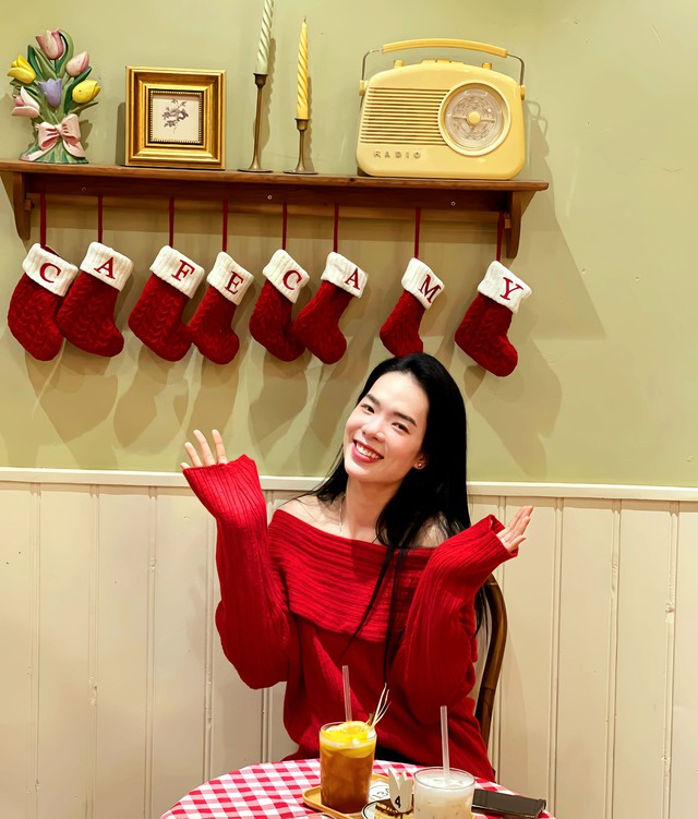 Visual sáng bừng của búp bê bóng chuyền Lê Thanh Thuý cầm cờ cho đoàn Việt Nam tại SEA Games 33- Ảnh 8.