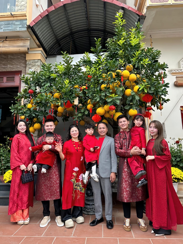 Con trai 1 vợ 2 con vẫn đi đánh pickleball từ trưa tới tối, mẹ Quang Hải quất thẳng 5 roi, nghe mà "đau giùm"- Ảnh 2.