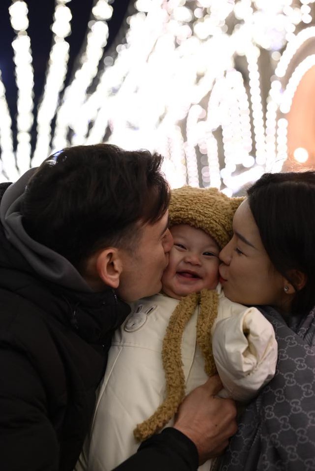 Gia đình thủ môn Lâm Tây và Yến Xuân đưa con trai về Nga, khung hình gia đình đẹp xuất sắc- Ảnh 4.