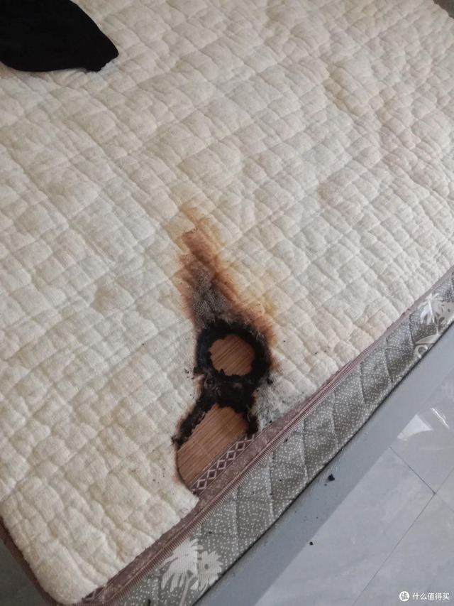 ĐỪNG bao giờ để 4 thứ này dưới gầm giường- Ảnh 4. ĐỪNG bao giờ để 4 thứ này dưới gầm giường- Ảnh 4.