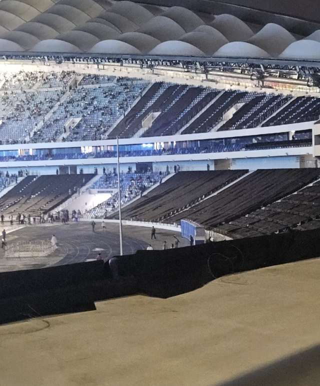 Sự giả dối của siêu sao hết thời: Thông báo cháy vé 6 concert, ngó vào trống hoác hơn nửa sân vận động- Ảnh 3. Sự giả dối của siêu sao hết thời: Thông báo cháy vé 6 concert, ngó vào trống hoác hơn nửa sân vận động- Ảnh 3.