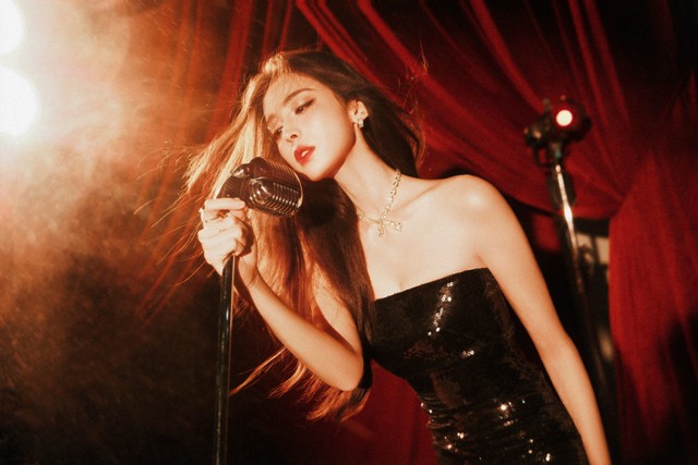 8 triệu người tìm xem mỹ nhân đẹp nhất Tân Cương được Thiên vương đình đám xin chụp ảnh cùng- Ảnh 3.