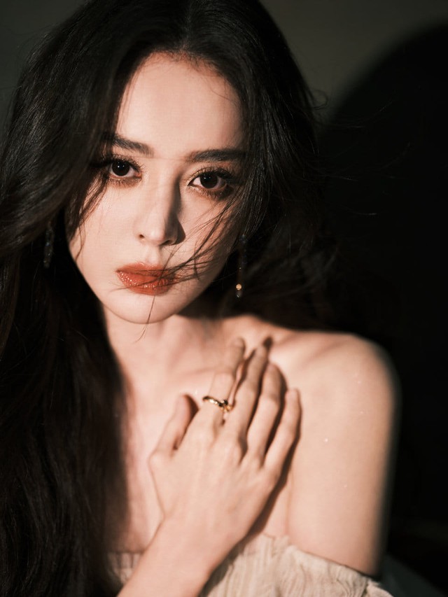 8 triệu người tìm xem mỹ nhân đẹp nhất Tân Cương được Thiên vương đình đám xin chụp ảnh cùng- Ảnh 5.