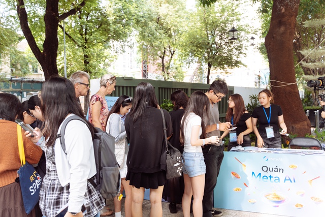 Người trẻ TP.HCM hào hứng trải nghiệm ẩm thực phiên bản AI tại Quán Meta AI- Ảnh 2.