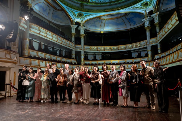 Cơ hội cuối để vào Nhà Hát Lớn Hà Nội trước khi đóng cửa 2 năm: Trải nghiệm có 1-0-2 tại công trình 115 tuổi- Ảnh 26.