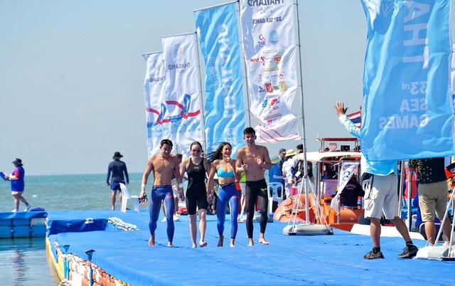 Đỉnh cao ngày cuối SEA Games: "Tiên cá" Mỹ Tiên cùng Huy Hoàng và đồng đội giành HCV nội dung khắc nghiệt trên biển- Ảnh 2.