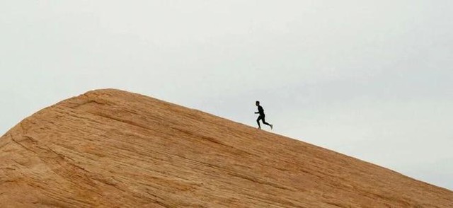 Đi bộ kiểu này trông có vẻ Đi bộ kiểu này trông có vẻ