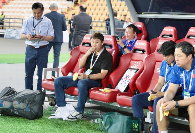 Vì sao HLV Kim Sang-sik không được trao HCV SEA Games 33?- Ảnh 2.
