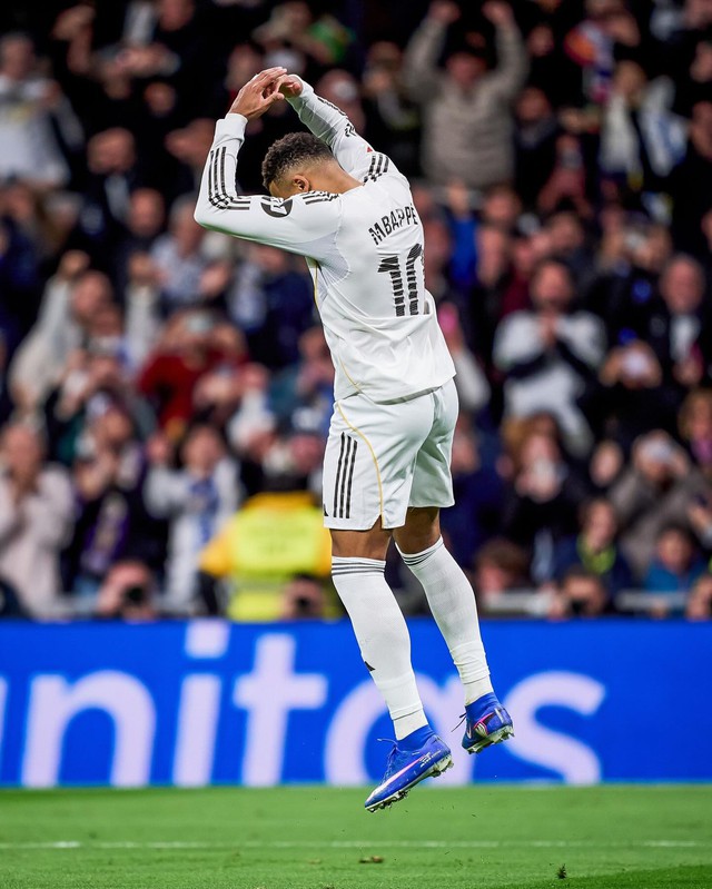 Mbappe ăn mừng kiểu "siu" khi san bằng kỷ lục ở Real, Ronaldo lập tức có phản ứng- Ảnh 1.