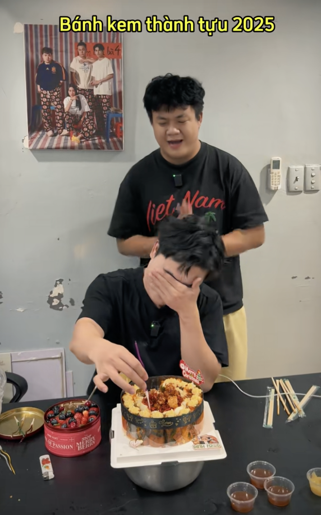 2025, Bông Tím bị “đào lửa” cả tỷ, bạn thân cán mốc 110kg và sắp mổ cột sống: Về nhất trend bánh kem thành tựu!- Ảnh 1.