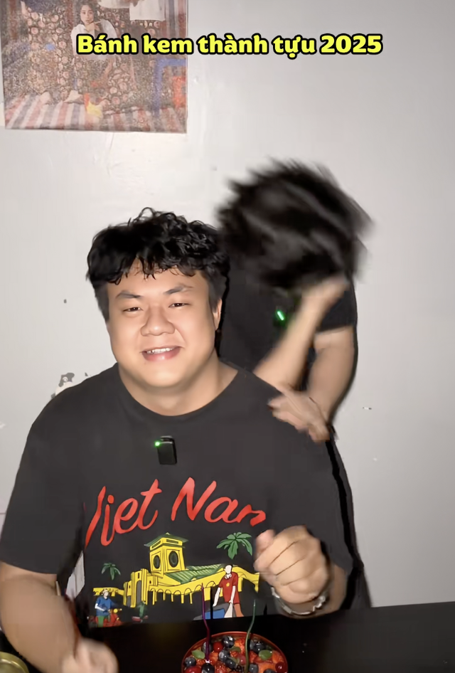 2025, Bông Tím bị “đào lửa” cả tỷ, bạn thân cán mốc 110kg và sắp mổ cột sống: Về nhất trend bánh kem thành tựu!- Ảnh 3.